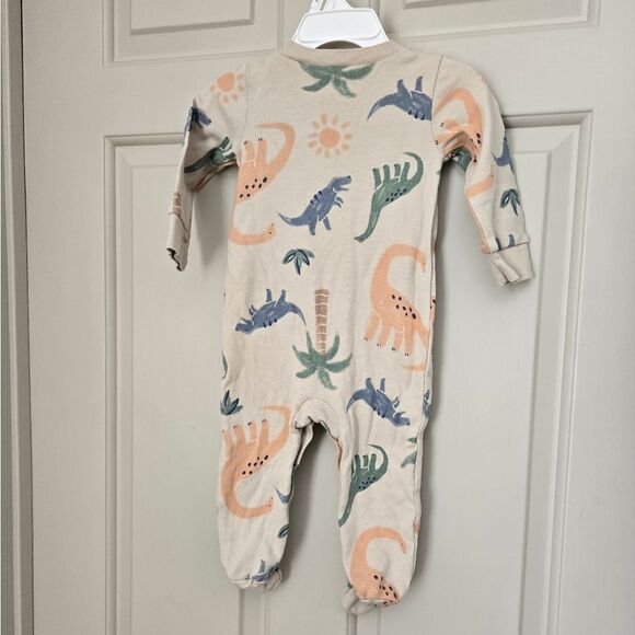 3/$20 Carters Dinosaurs Sleeper  6-9 M - Picture 4 of 4